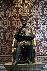 Stuhl Petri und römische Synodalkirche: Hl. Petrus aus seiner Kathedra