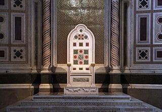 Der Name Apostolischer Stuhl rührt vom Apostelfürsten Petrus her