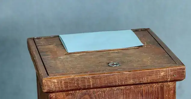 Alte Wahlurne: Wahl eines unwürdigen Kandidaten wie auch Grundsätze des Wahlverhaltens